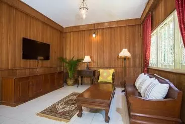 דירות לתיירים Baan Khun Nang Colonial Residence