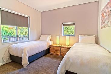 בית מלון כפרי Central Avenue Apartments