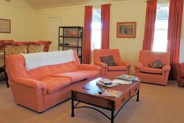 Отель Mole Creek Guest House