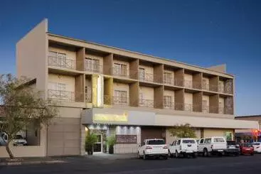 בית מלון כפרי River City Inn