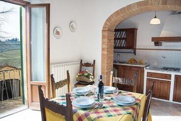 Отель Agriturismo Torraiolo