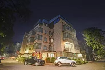 Townhouse 727 Hotel The Platinum