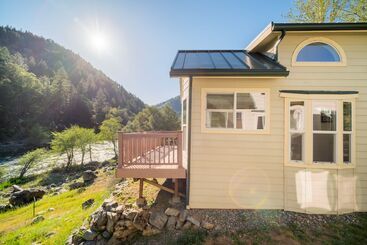 Сельский дом Strawhouse Resorts