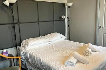 호텔 Links Lets Room Only