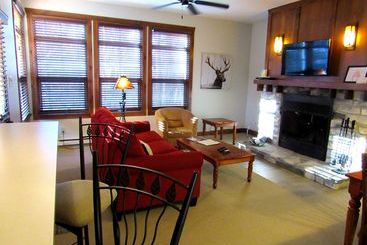 ホテル Tremblant Les Eaux By Les Suites