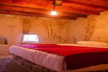 Bed and Breakfast Junior Ottoman Cave