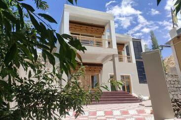 Pensione Leh Town Residency