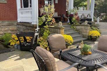 South Broadway Manor B&b   Near Fallingwater, Ohiopyle State Park, Hiking & Biking Trails Gap