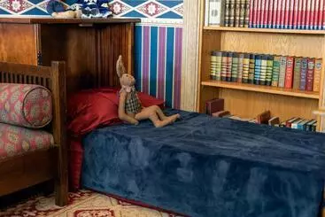 South Broadway Manor B&b   Near Fallingwater, Ohiopyle State Park, Hiking & Biking Trails Gap