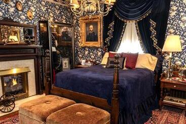 South Broadway Manor B&b   Near Fallingwater, Ohiopyle State Park, Hiking & Biking Trails Gap