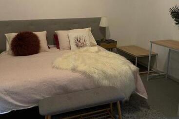 酒店 Butlers Guesthouse