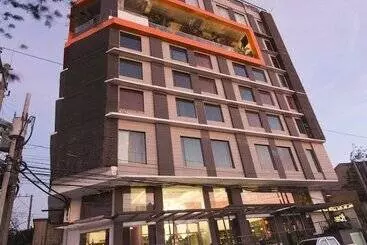 Hive Hotel And Convention Place