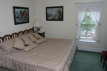 Отель Inn At Starlight Lake & Restaurant