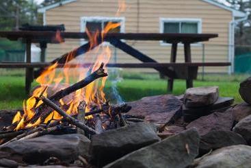 Мотель Sullivan Trail Inn & Suites