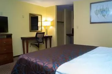 モーテル Sullivan Trail Inn & Suites