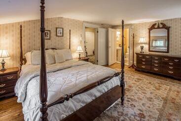 The Neighbour House B&b