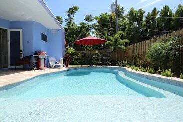 مبيت وإفطار Fantasy Island Inn – Caters To Men