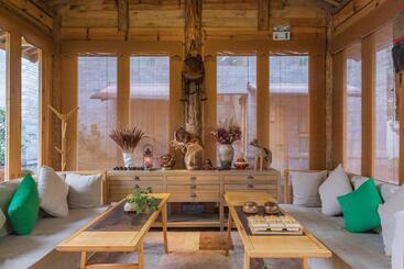 هتل Arro Khampa By Zinc Journey Lijiang