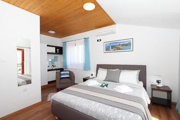 Hotel Rooms And Apartment Matosevic