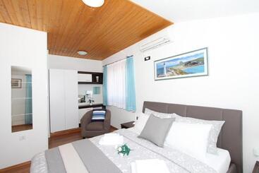 בית מלון כפרי Rooms And Apartment Matosevic