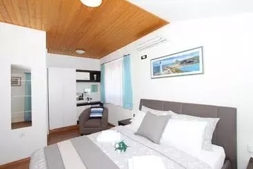 ホテル Rooms And Apartment Matosevic