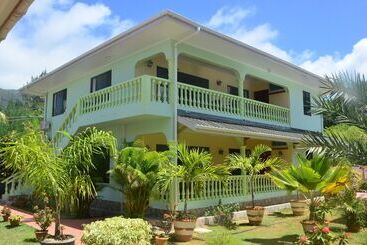 هتل Green Palm Self Catering Apartments And Chalets