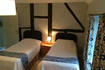 Aamiaismajoitus (B&B) Cleaver Cottage