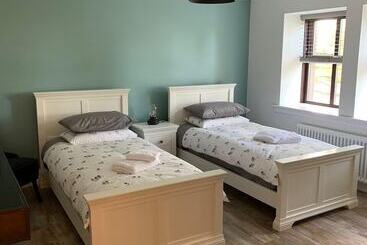 تختخواب و صبحانه Crawfield Grange