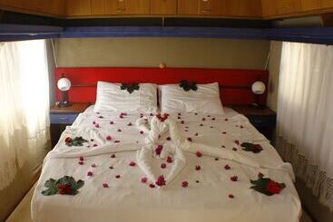 Hotel Golden Sand Beach & Caravan