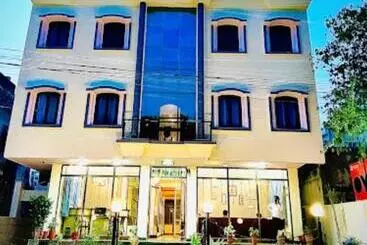 Hotel Collection O Anuja Palace