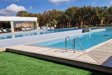 アパートホテル T2 4 Personnes Résidence De Vacances Avec 3 Piscines Les Hameaux De Saint Cyprien Lecci De Porto Vec