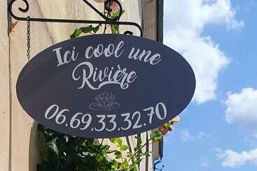 פנסיון Ici Cool Une Rivière