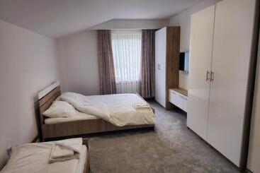 膳宿费 Guest House Star Gate