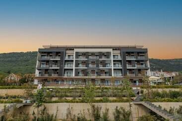 هتل آپارتمان Montenegro Lodge