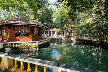 Pensão Surya Eco And Wedding Resort