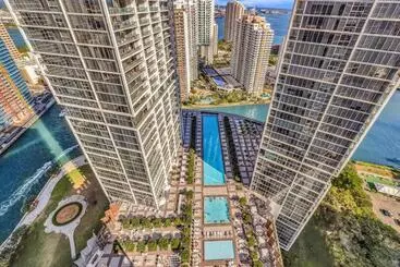 هتل آپارتمان Icon Hotel W Large Suite 2bedroom Bay View