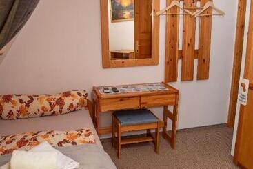 Bed and Breakfast Castrum Camping & Pension