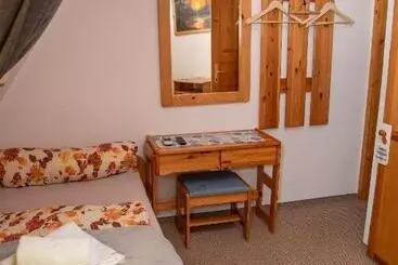 Bed and Breakfast Castrum Camping & Pension