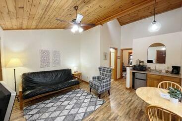 مبيت وإفطار Columbine B Cabin Suite