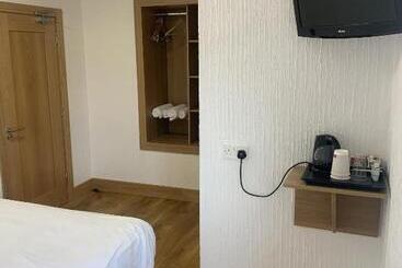 Hughie Mickey Dan S B&b