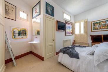 Bed and Breakfast Palazzo Raho Art Museum