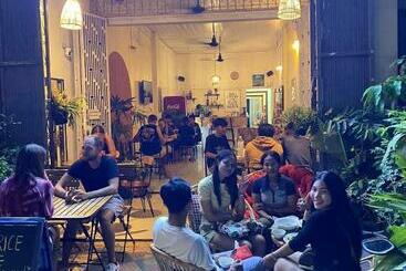 Social Backpacker Hostel & Rooftop Bar