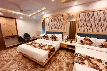 Hotel Pinerock Resort, Mussoorie ! Luxury Rooms ! Mountain View ! Open Terrace ! Cafe