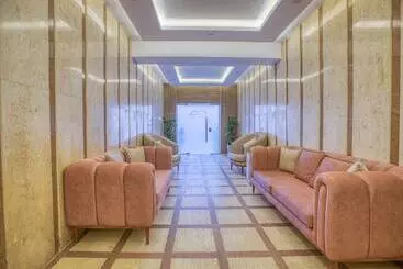 The Gate Hotel Front Pyramids & Sphinx View