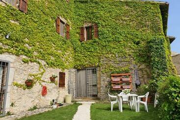 Il Borgo Di Cornillo