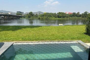 Hotel Raintree Boutique