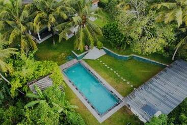 ホテル Jeeva Villa