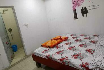 Hotell Oyo  White Rose