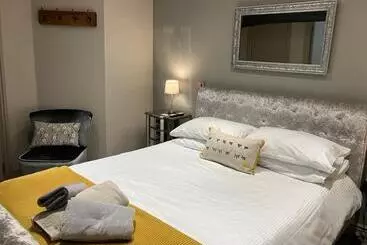 Bed and Breakfast ‘the Retreat” At The Rose @ Crown