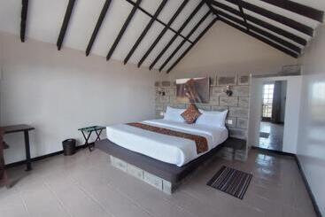 هتل Outback Kenya Lodge